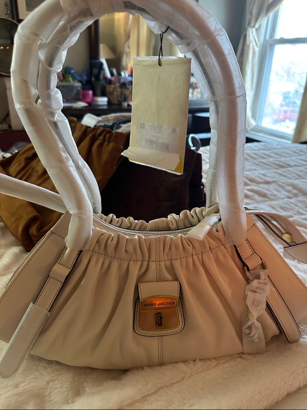 Marc Jacobs Cream Cristina satchel leather shoulder with Gold-Tone Logo